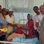 30 సంవత్సరాల వేడుకల సందర్భంగా రోగులకు పండ్లు, బ్రెడ్ పంపిణీ