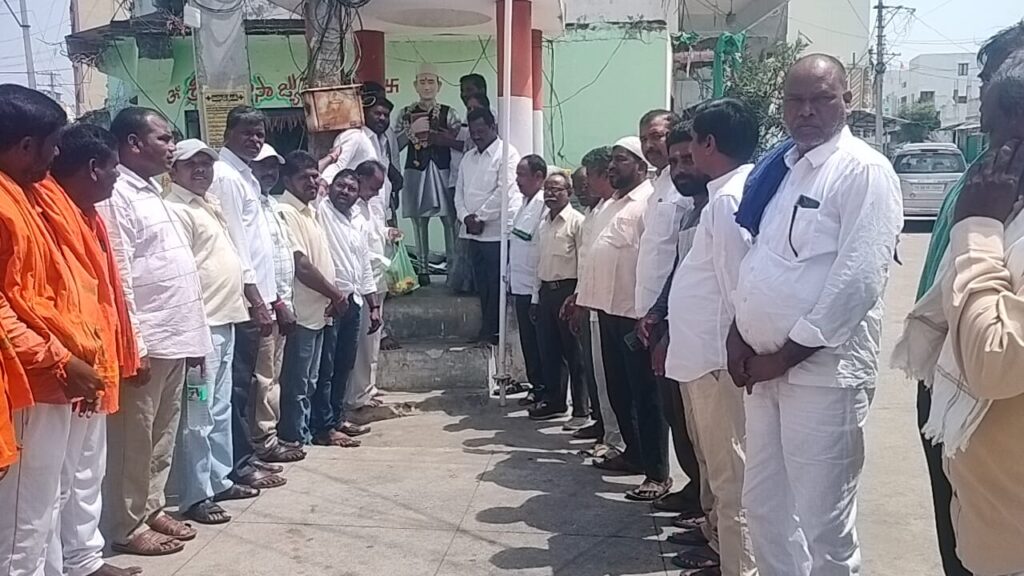 హుస్నాబాద్ లో ఘనంగా జవహర్ లాల్ నెహ్రూ వర్ధంతి