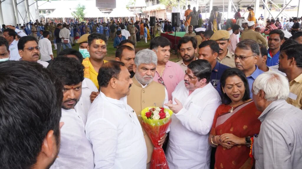 హైదరాబాద్: చేప ప్రసాదం పంపిణీ ప్రారంభం