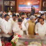 రామోజీ రావు పార్ధివ దేహానికి నివాళులు అర్పించిన మంత్రి పొన్నం ప్రభాకర్