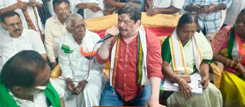 ప్రజా సమస్యల పరిష్కారానికి ప్రజల వద్దకే ప్రజా నేత