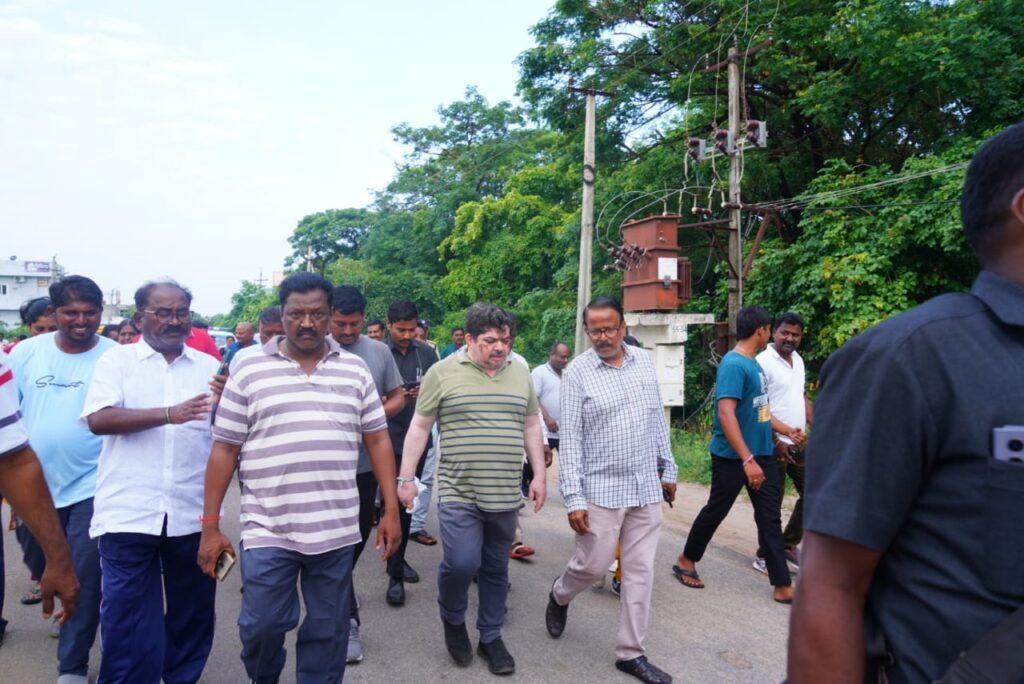 హుస్నాబాద్ లో మంత్రి పొన్నం ప్రభాకర్ మార్నింగ్ వాక్..