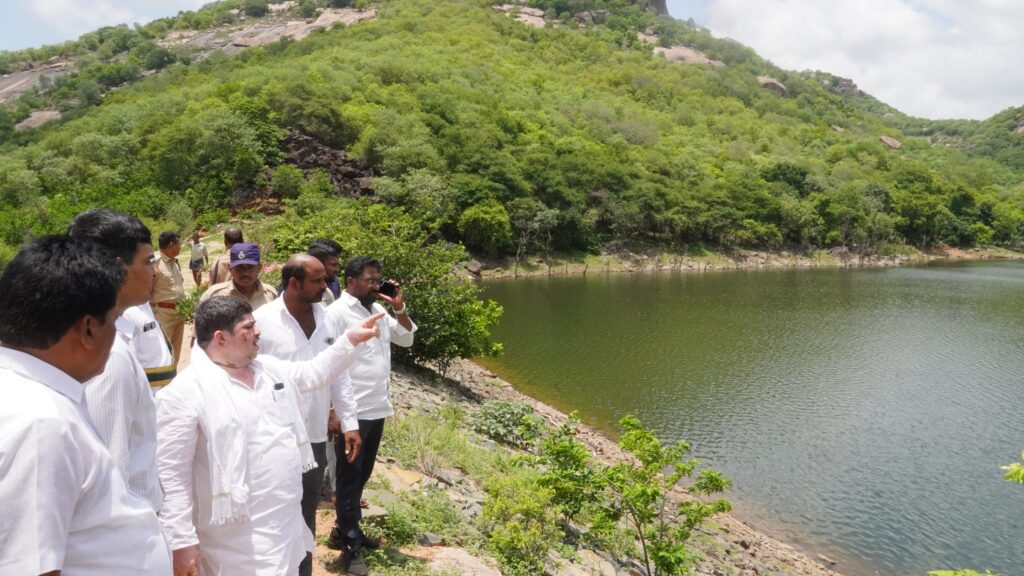 టూరిజం స్పాట్ గా మహా సముద్రం గండి..