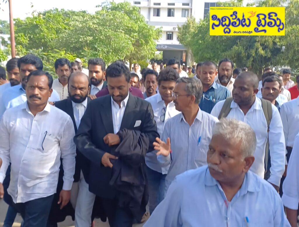 లాయర్ ఆవతారమేత్తిన ఎంపీ రఘునందన్ రావు..