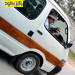 ఓమ్నీ వ్యాన్ నడిపిన కేసీఆర్..