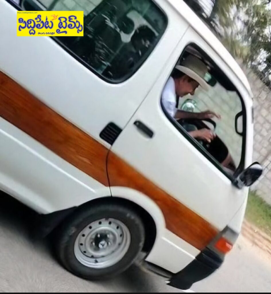 ఓమ్నీ వ్యాన్ నడిపిన కేసీఆర్..