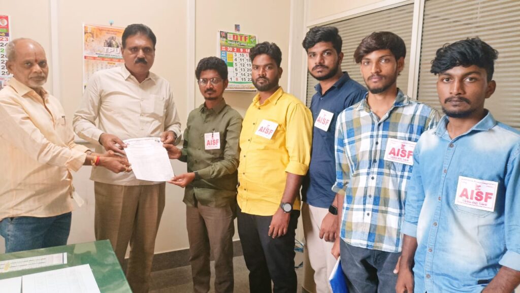ప్రైవేట్ విద్యాసంస్థల్లో అధిక ఫీజులను నియంత్రించండి..