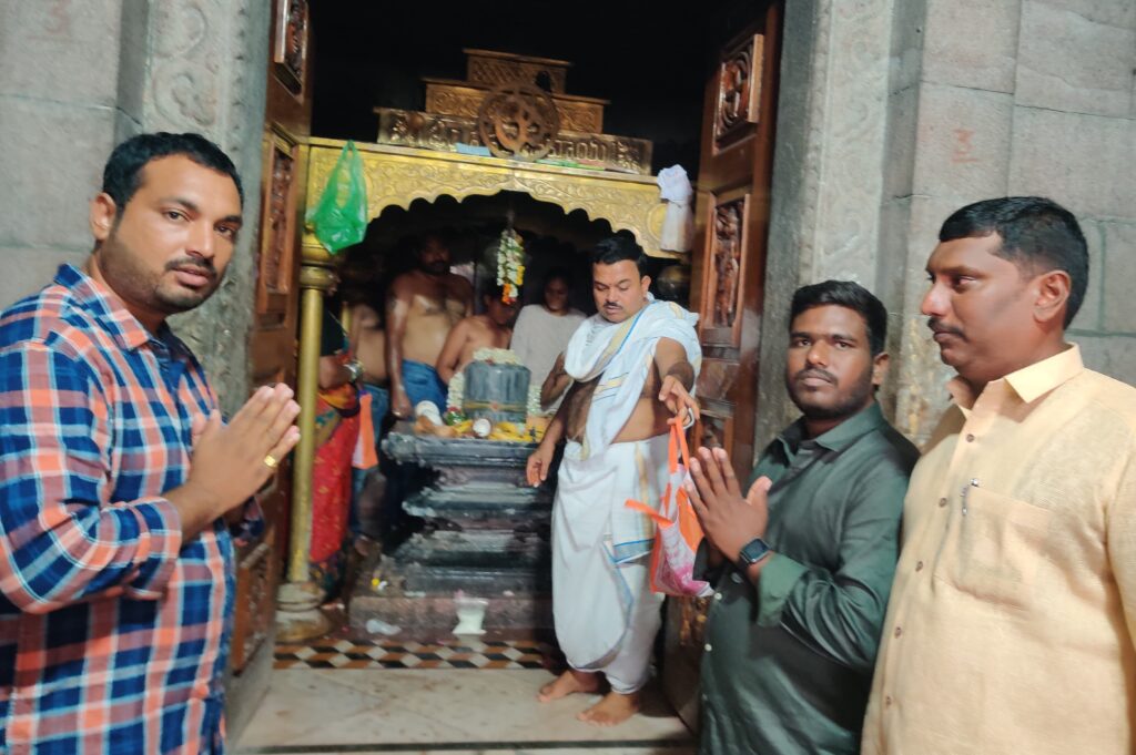 హుస్నాబాద్: హరీష్ రావు జన్మదినం సందర్భంగా ప్రత్యేక పూజలు