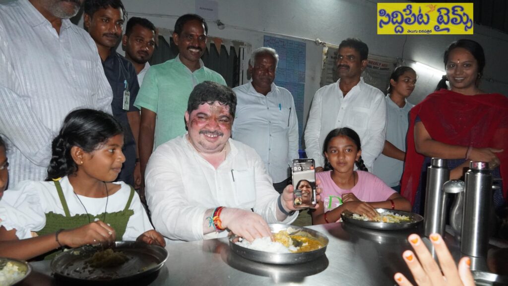 గురుకుల పాఠశాలను ఆకస్మిక తనిఖీ చేసిన మంత్రి పొన్నం ప్రభాకర్
