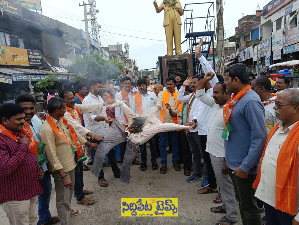 రాష్ట్ర ప్రభుత్వ బడ్జెట్ ను నిరసిస్తూ దిష్టిబొమ్మ దహనం