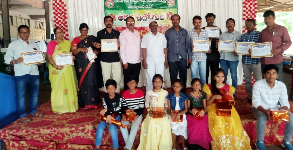 హుస్నాబాద్ ఆర్టీసీ డిపో లో ఆదర్శ ఉద్యోగుల అభినందన సభ