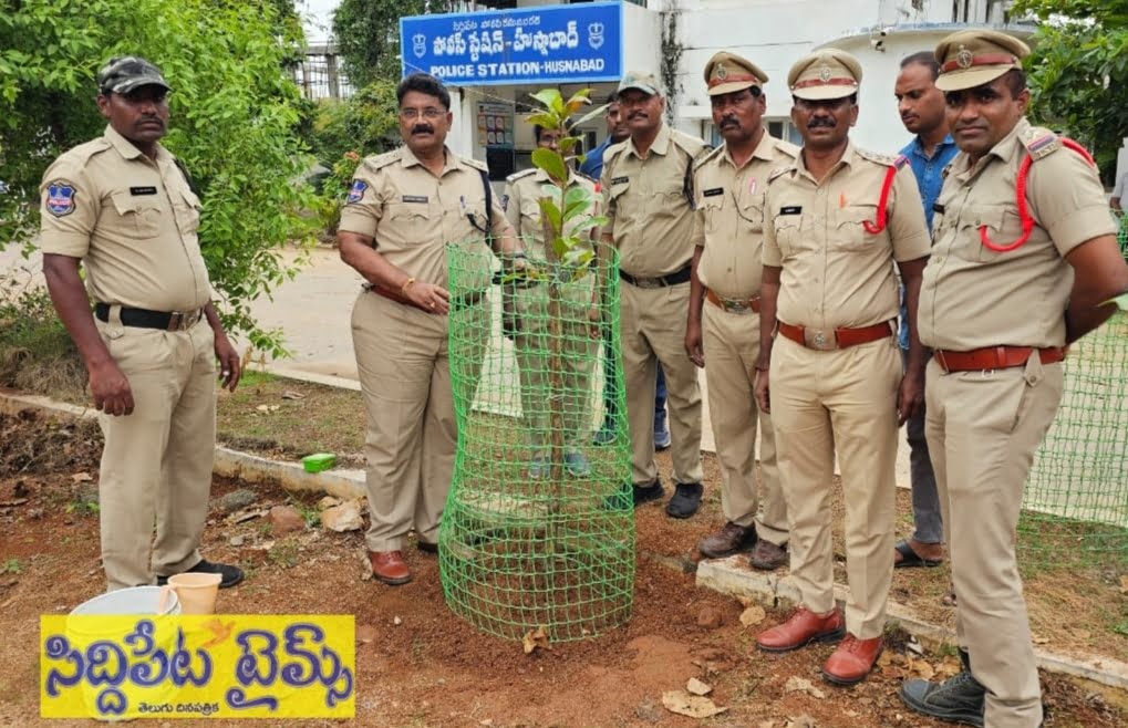 హుస్నాబాద్ పోలీస్ స్టేషన్ లో “స్వచ్ఛదనం పచ్చదనం” కార్యక్రమం
