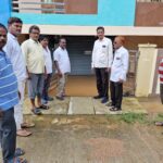 జలమయమైన ఇండ్లు, షాపులను సందర్శించిన బిజెపి నాయకులు