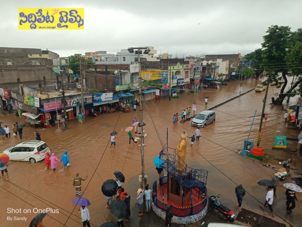 జలదిగ్బంధంలో హుస్నాబాద్