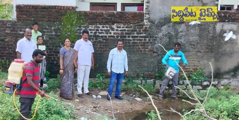పరిసరాల పరిశుభ్రత మరియు వ్యక్తిగత పరిశుభ్రత పాటించాలి