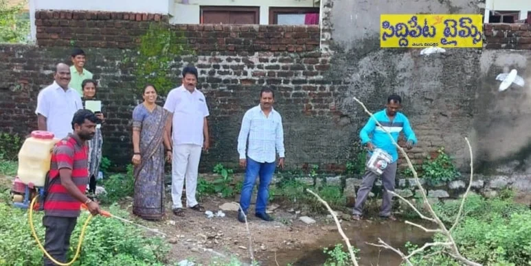 పరిసరాల పరిశుభ్రత మరియు వ్యక్తిగత పరిశుభ్రత పాటించాలి