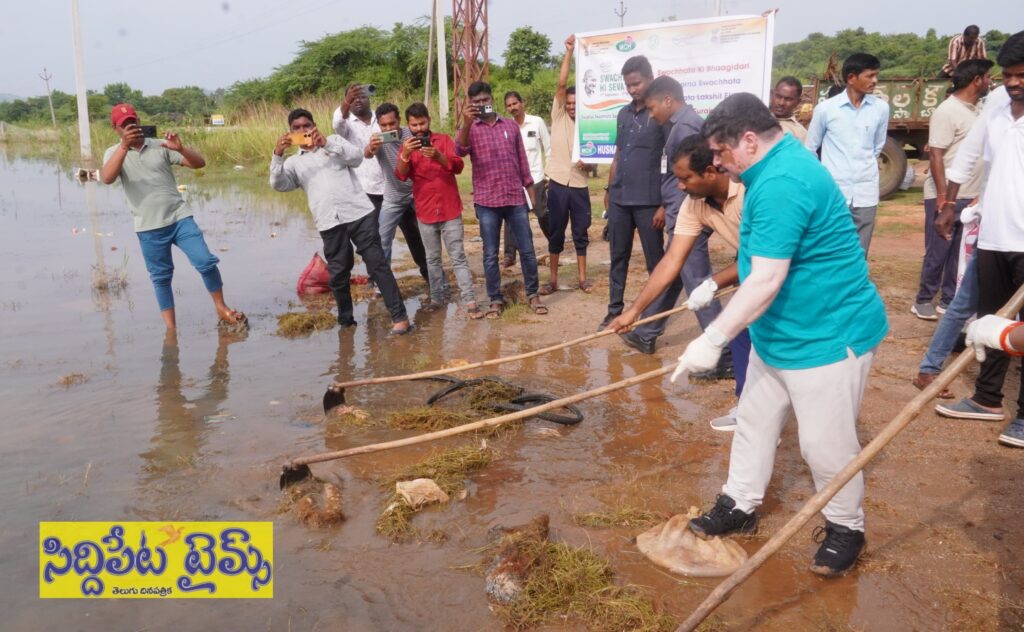 వ్యర్థాలను స్వయంగా తొలగించిన మంత్రి