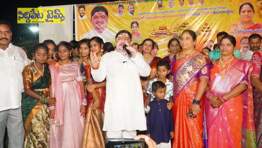 హుస్నాబాద్ లో అంగరంగ వైభవంగా “సద్దుల బతుకమ్మ”