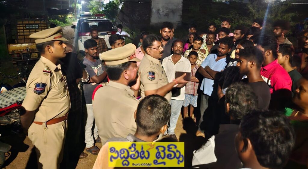 హుస్నాబాద్ లో ఏసీపి సతీష్ ఆధ్వర్యంలో “కమ్యూనిటీ కాంటాక్ట్”