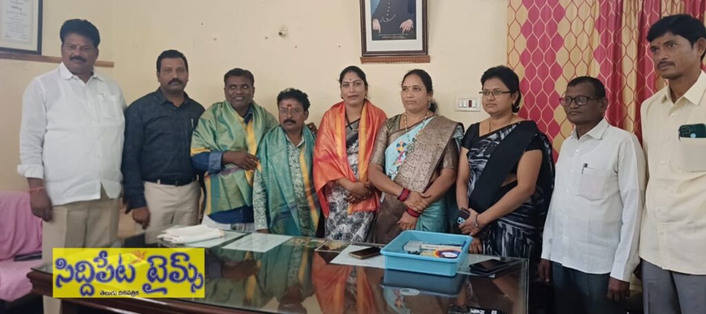 కళాకారులకు చైర్ పర్సన్ ఆత్మీయ సన్మానం