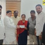 పేద విద్యార్థినికి మంత్రి పొన్నం ఆర్థిక సాయం