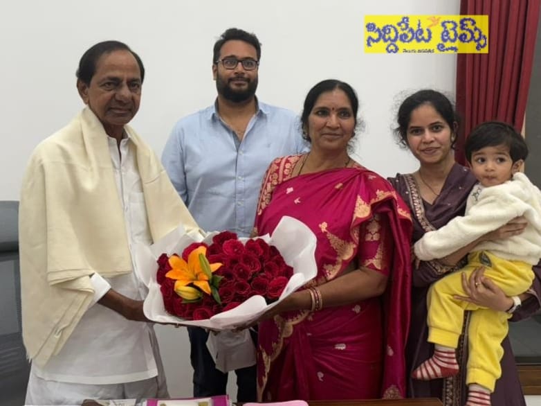 కేసీఆర్ ఆశీర్వాదం తీసుకున్న మాజీ ఎమ్మెల్యే పద్మా దేవేందర్ రెడ్డి