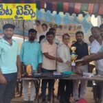 క్రీడలు శారీరక మానసిక వికాసాన్ని కల్గిస్తాయి