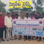 ప్రతి ఒక్కరు హెల్మెట్ ధరించి వాహనాలు నడపాలి
