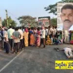 గుర్తు తెలియని వాహనం ఢీకొని హమాలి కార్మికుల మృతి