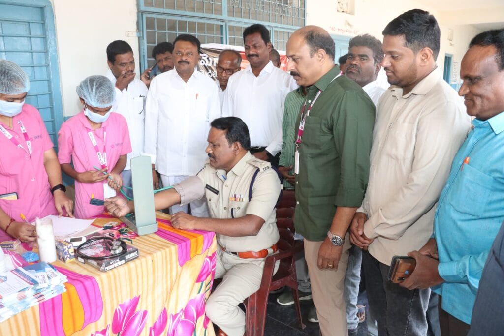 ఆర్ఎంపి, పిఎంపి అసోసియేషన్ ఉచిత మెగా వైద్య శిబిరం..జిల్లా ఎస్పీ. డి. ఉదయ్ కుమార్ రెడ్డి