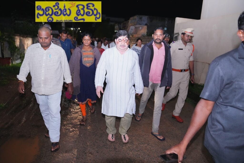 హుస్నాబాద్‌లో మంత్రి పొన్నం ప్రభాకర్ ఆకస్మిక పర్యటన
