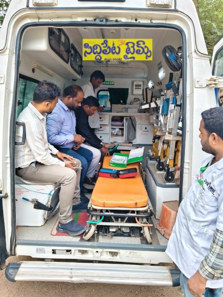 హుస్నాబాద్ లో అంబులెన్స్‌లను ఆకస్మికంగా తనిఖీ చేసిన అధికారులు