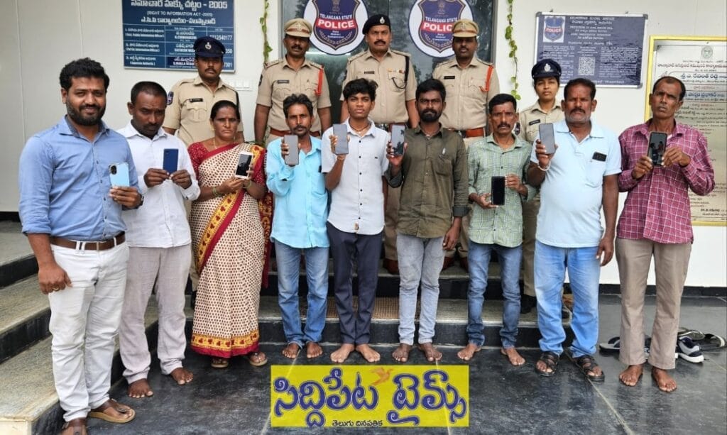 చోరీకి గురైన మొబైల్ ఫోన్ల రికవరీ.. బాధితులకు అప్పగింత