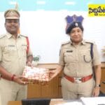 అతిఉత్కృష్ట సేవా పథకానికి ఎంపికైన త్రీ టౌన్ ఇన్స్పెక్టర్ విద్యాసాగర్..  అభినందించి పోలీస్ కమిషనర్ అనురాధ, ఐపీఎస్..