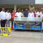 మున్సిపాలిటీకి పద్మశాలి పొదుపు సంఘం డెడ్ బాడీ ఫ్రీజర్ బహుకరణ