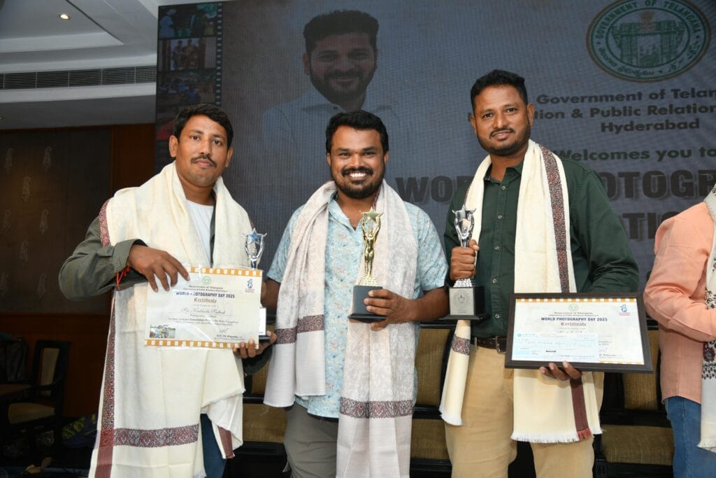 రాష్ట్రస్థాయి అవార్డులు అందుకున్న సిద్దిపేట జిల్లా ఫోటో జర్నలిస్టులు..