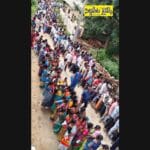 యూరియా కోసం రైతులకు తప్పని తిప్పలు..ఉదయం నుంచి క్యూ కట్టిన రైతులు..అయినా దొరకని యూరియా బస్తాలు..