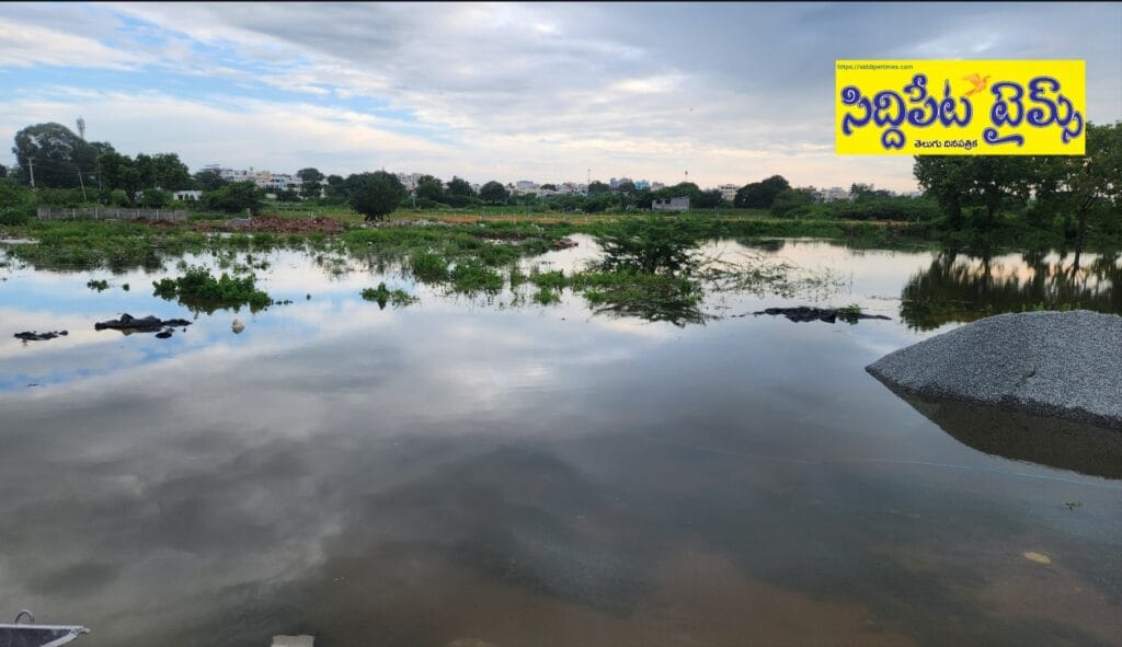 మత్తడి కాలువను పూడ్చి వెంచర్ నిర్మాణం..వెంచర్ కోసం కాలువనే మళ్లించారు..అస్తవ్యస్తంగ వరద కాలువ..పట్టించుకోని అధికారులు..!పొంచిఉన్న  వరద ప్రమాదం..