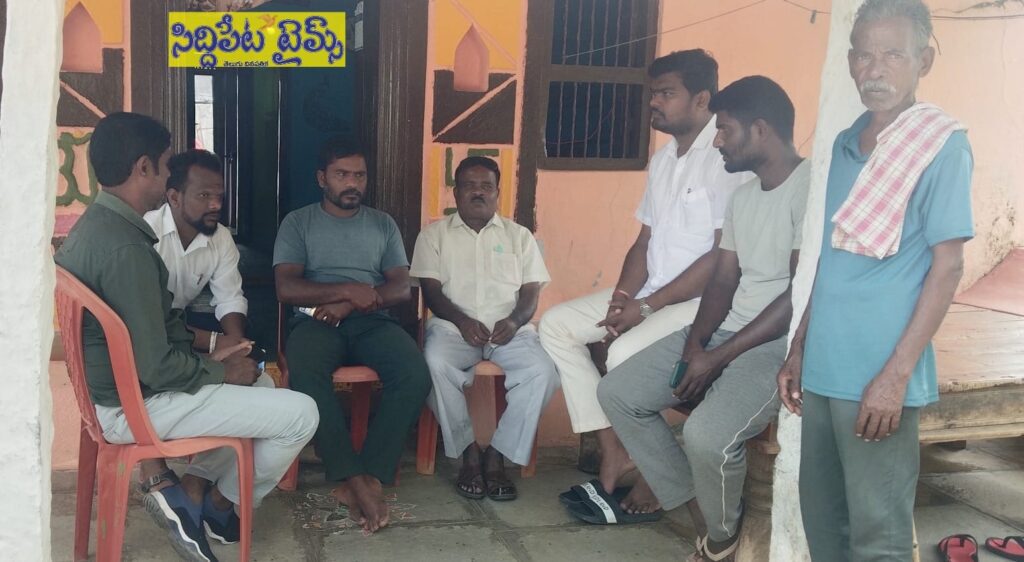 బాధిత కుటుంబాన్ని పరామర్శించిన జర్నలిస్టులు