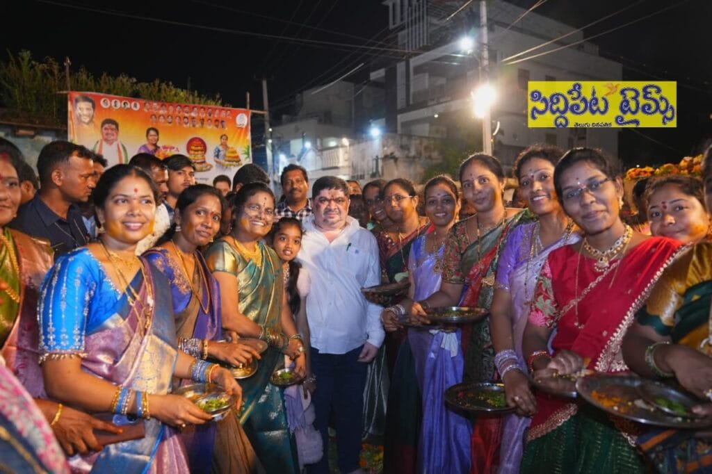 హుస్నాబాద్ లో ఘనంగా ఎంగిలిపూల బతుకమ్మ సంబరాలు