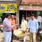 హోటళ్లు, బేకరీలపై కొరడా ఝళిపించిన మున్సిపల్ కమిషనర్