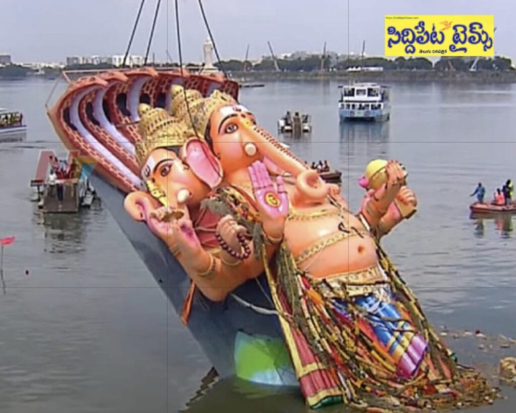 గంగమ్మ ఒడికి చేరిన ఖైరతాబాద్ గణపతి..