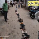 రైతులకు యూరియ కష్టాలు..ఉదయం 5గంటల నుండి చెప్పులు లైన్ లో..