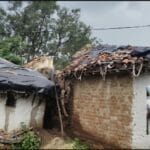 కూలిన శిథిలావస్థలో ఉన్న పెంకుటిల్లు.. వృద్ధ దంపతులకు గాయాలు..