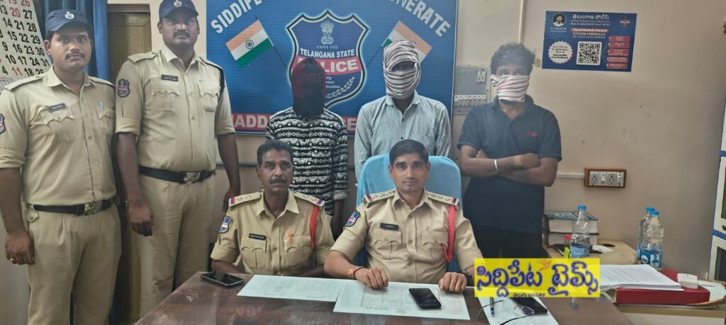 గంజాయి తాగుతూ,అమ్మడానికి ప్రయత్నించిన ముగ్గురు వ్యక్తులు అరెస్టు