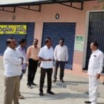 రైతు బజార్‌లో తక్షణం కొనుగోళ్లు  ప్రారంభించాలి