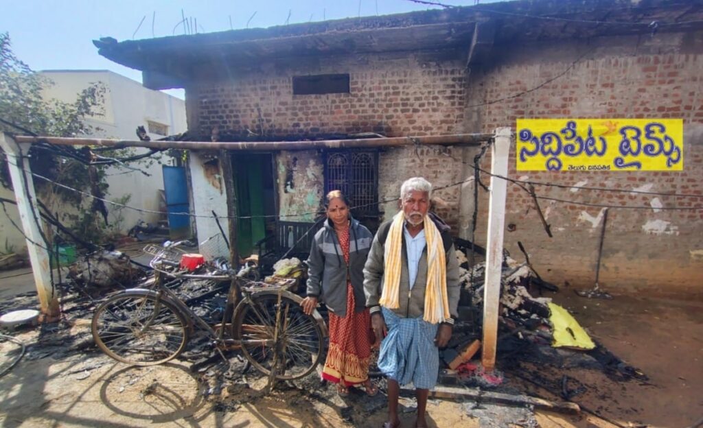 ప్రమాదవశాత్తు ఇల్లు దగ్ధం..ప్రాణాలతో బయటపడ్డ దంపతులు