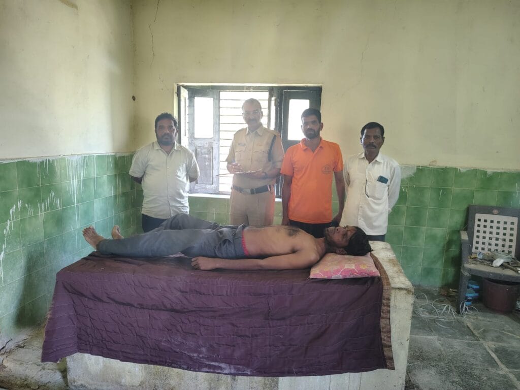 మద్యానికి బానిసై ఉరి వేసుకుని వ్యక్తి మృతి
