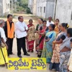 డబుల్ బెడ్ రూమ్ లబ్ధిదారుల సమస్యలు పరిష్కరించాలి