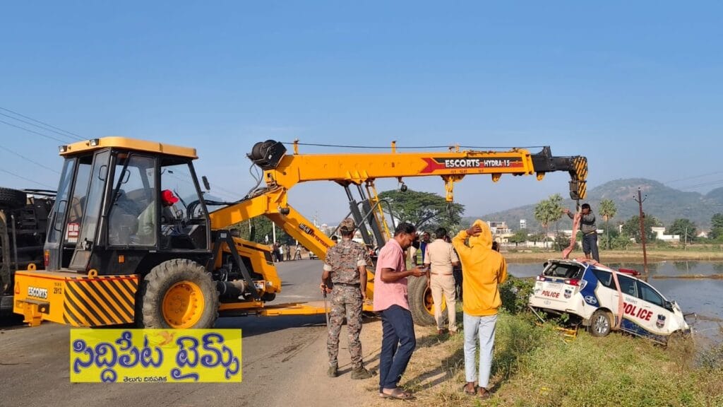 పోలీసు జీపును ఢీ కొట్టిన లారీ.. తప్పిన పెను ప్రమాదం